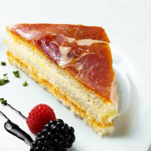 Sandwich, jamon serrano, atun con tomate y queso